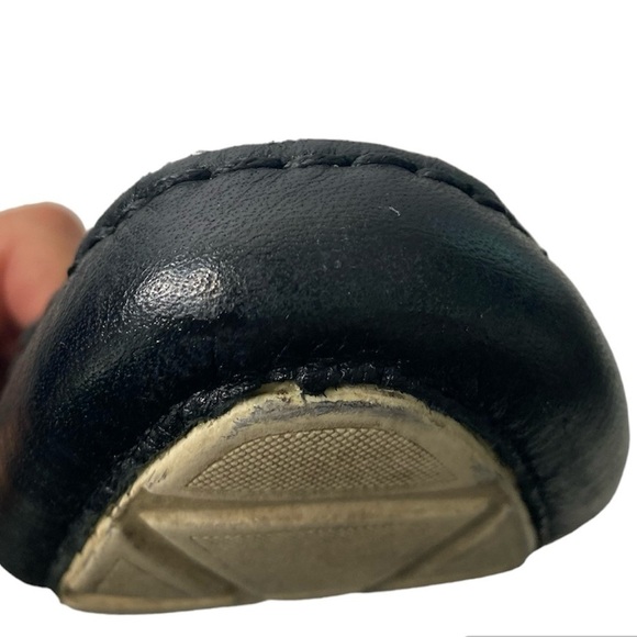 UGG Women's Flores Black Leather Moccasin Flats Size 7.5 round toe slip on flats - Picture 11 of 12